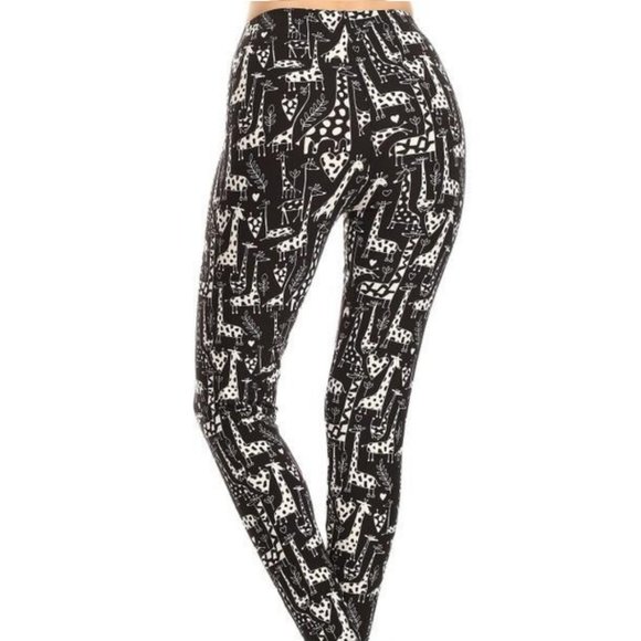 🖤 ONLY 3 LEFT! 🖤 Buttery Soft Black White Giraffe Print Fitness Leggings - Picture 2 of 3